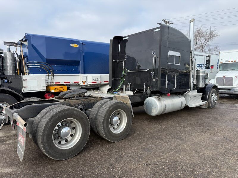 2020 Peterbilt 389 70" Mid Roof South St. Paul MN