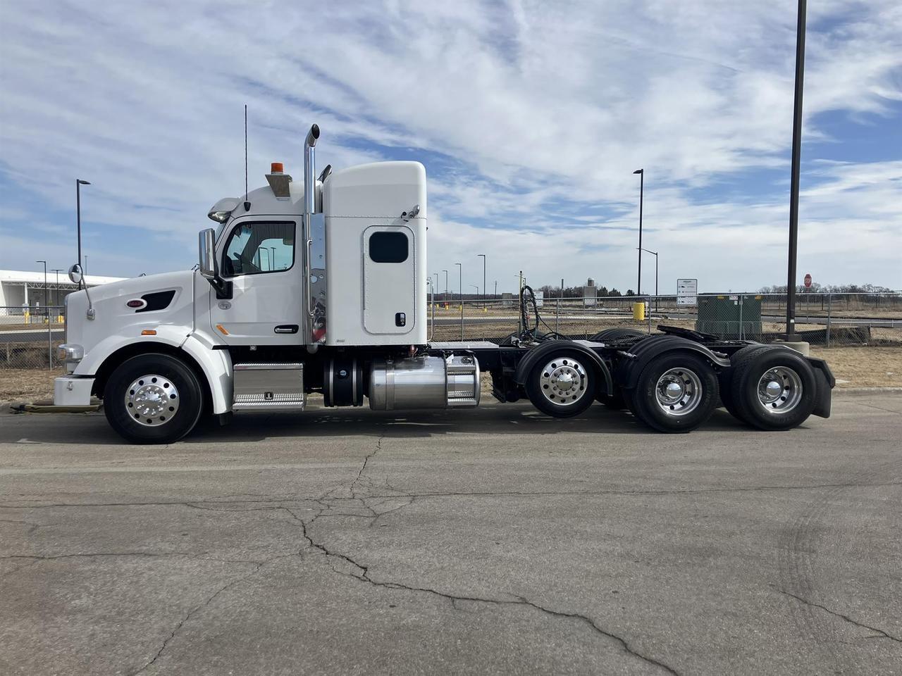 2020 Peterbilt 567 58" Raised Roof Rochester MN