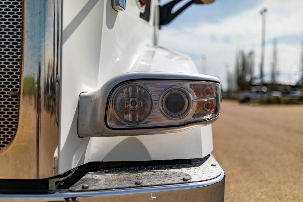 2020 Peterbilt 567 Daycab Tractor Diesel Red Deer AB