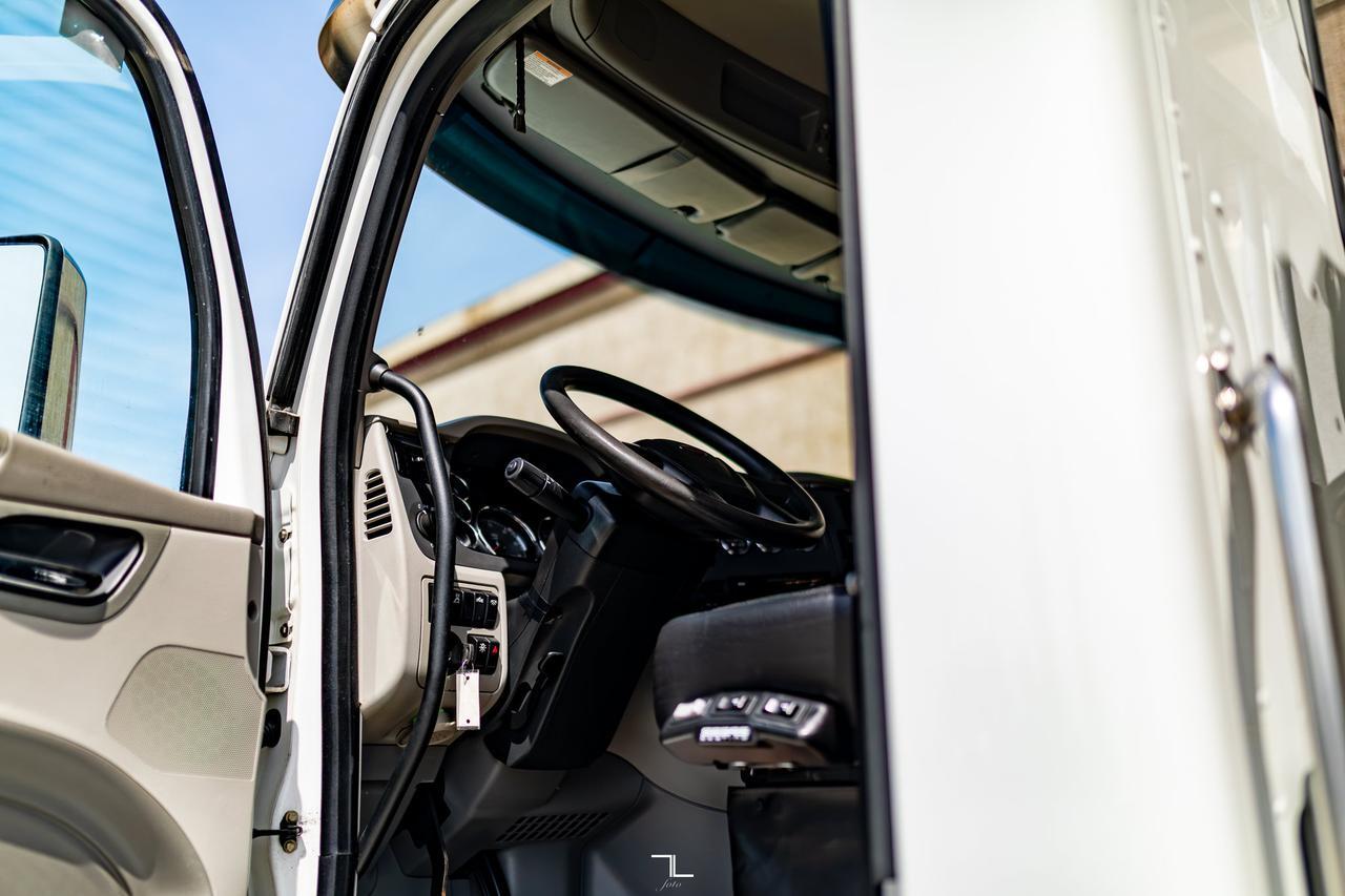 2020 Peterbilt 567 Daycab Tractor Diesel Red Deer AB
