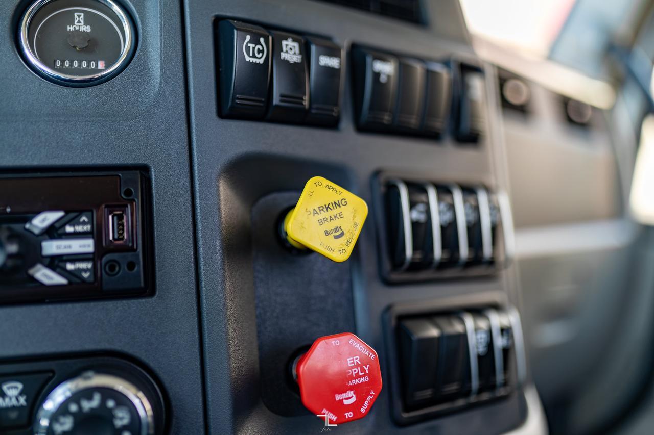 2020 Peterbilt 567 Daycab Tractor Diesel Red Deer AB