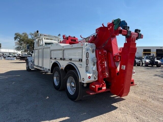 2020 Peterbilt 567 Jerr-Dan 35-Ton Integrated Wrecker