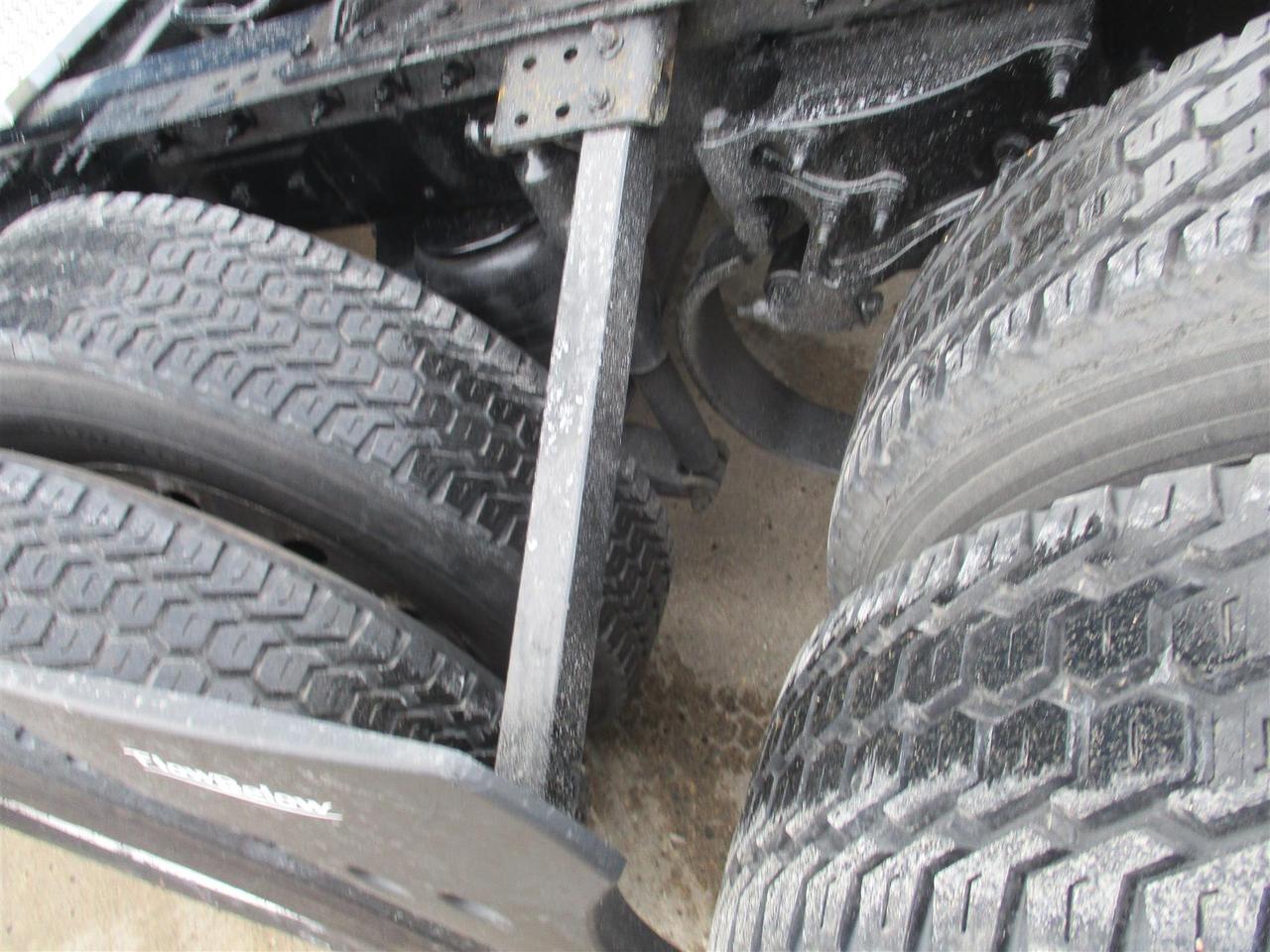 2020 Peterbilt 579 80" Ultraloft Eau Claire WI