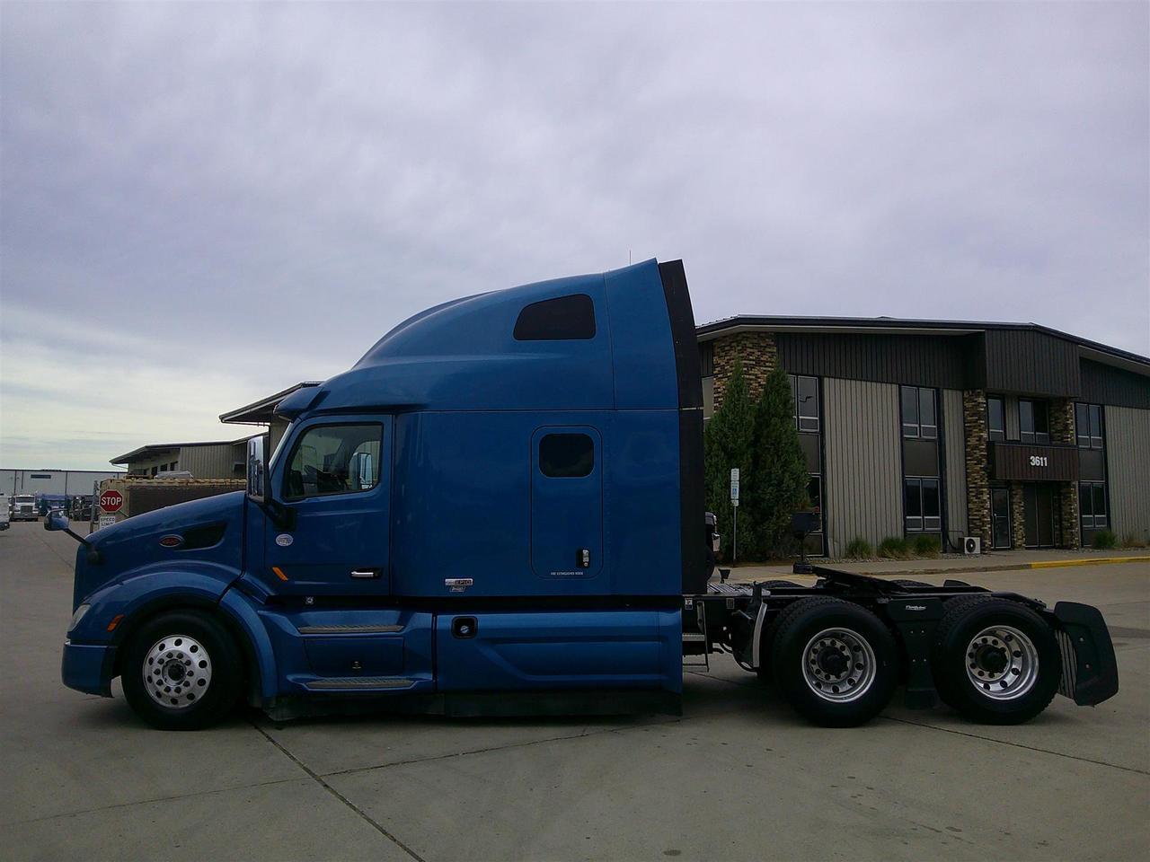 2020 Peterbilt 579 80" Ultraloft Eau Claire WI