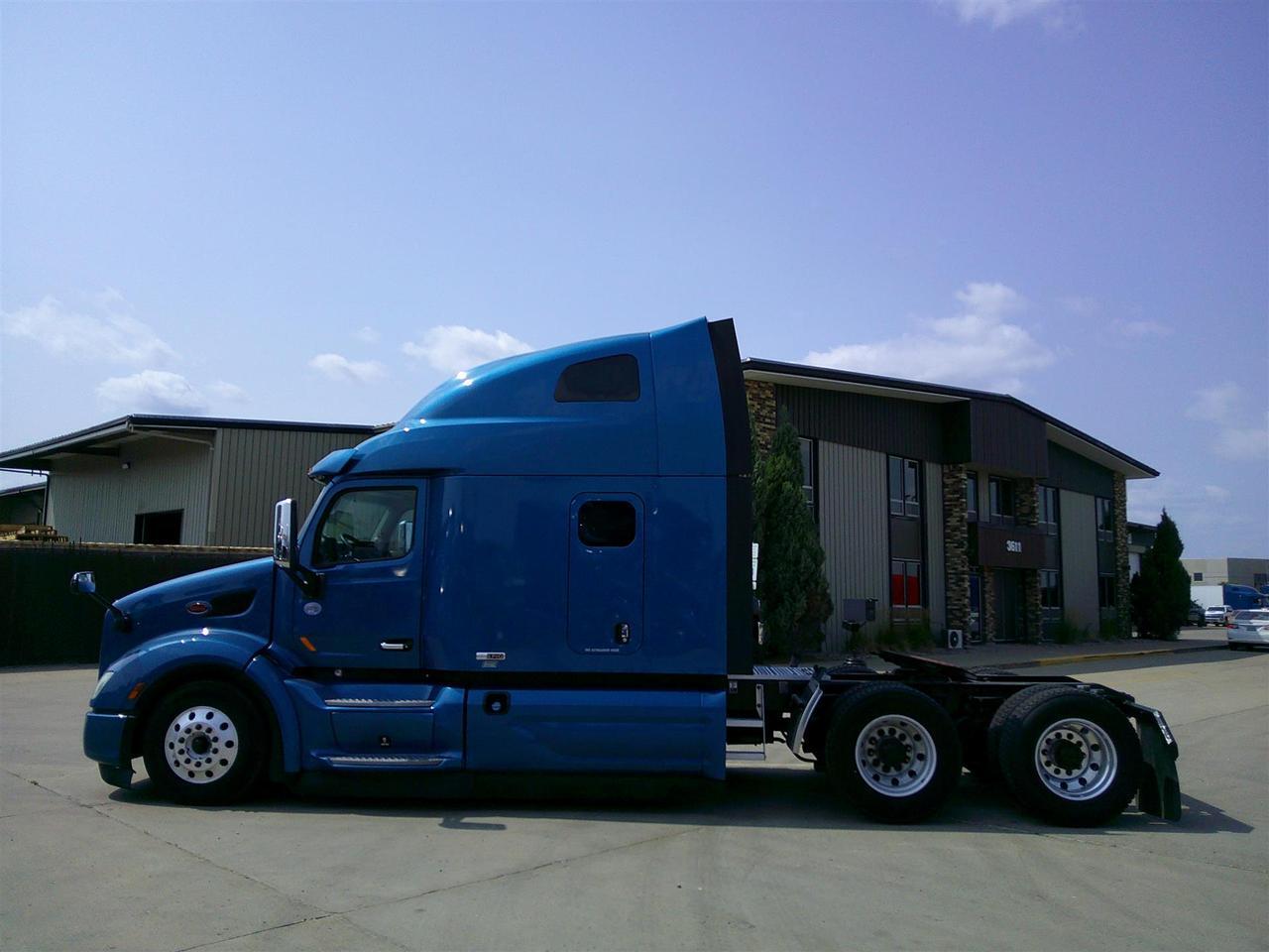 2020 Peterbilt 579 80" Ultraloft Eau Claire WI