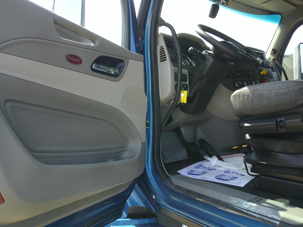 2020 Peterbilt 579 80" Ultraloft Eau Claire WI