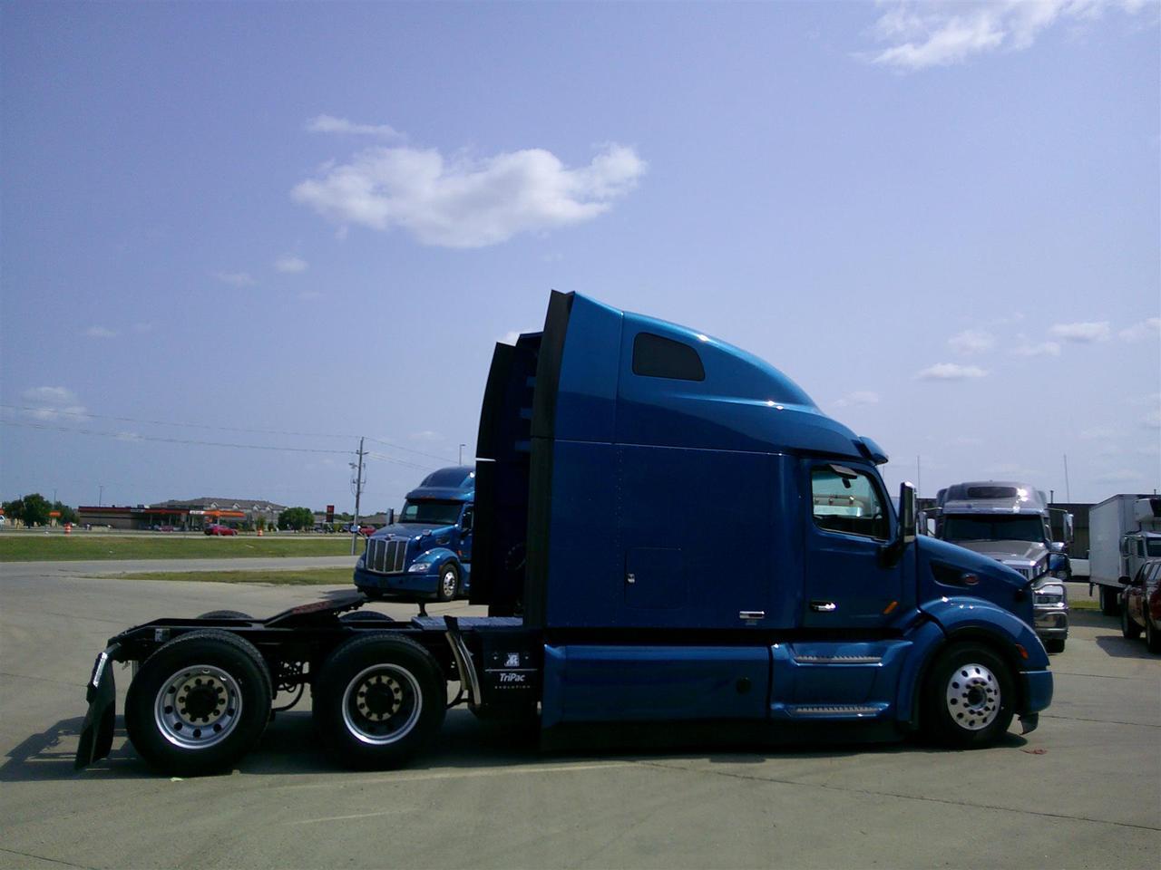 2020 Peterbilt 579 in Eau Claire, WI — photo 4