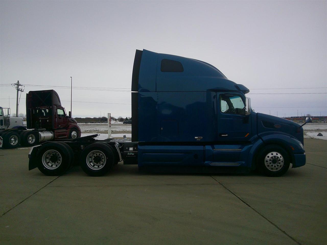 2020 Peterbilt 579 80" Ultraloft Eau Claire WI