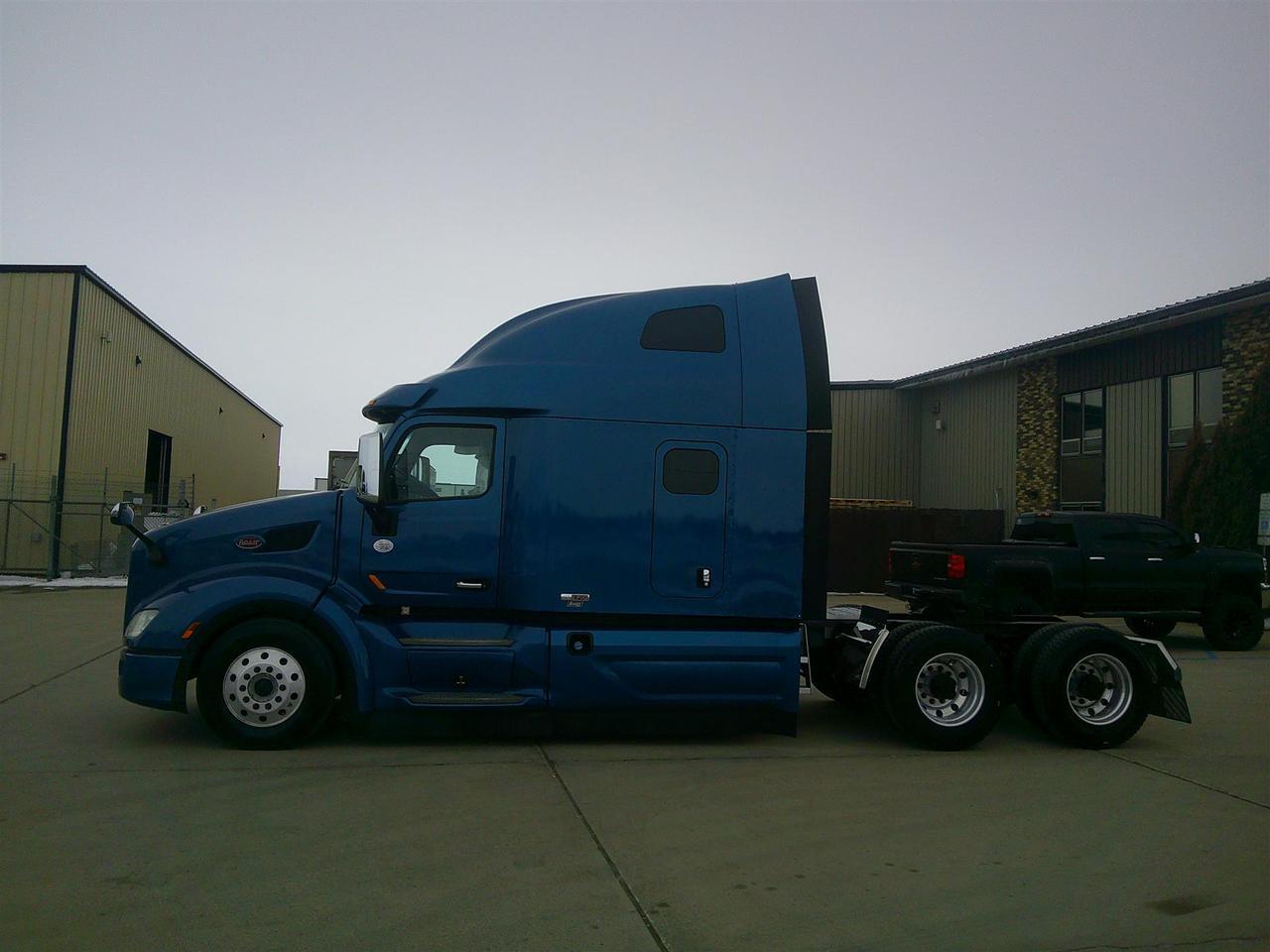2020 Peterbilt 579 80" Ultraloft Eau Claire WI