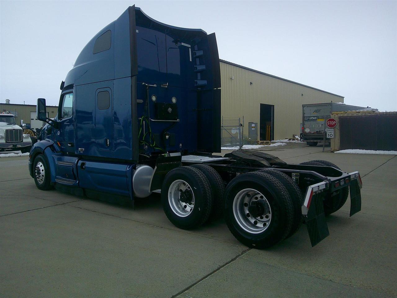 2020 Peterbilt 579 80" Ultraloft Eau Claire WI