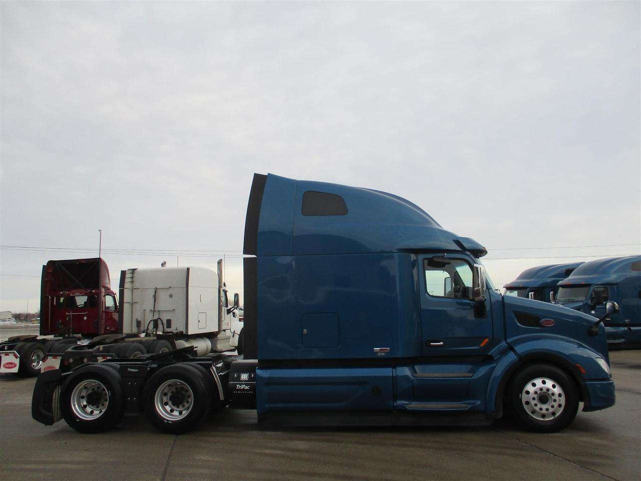 2020 Peterbilt 579 80" Ultraloft Eau Claire WI
