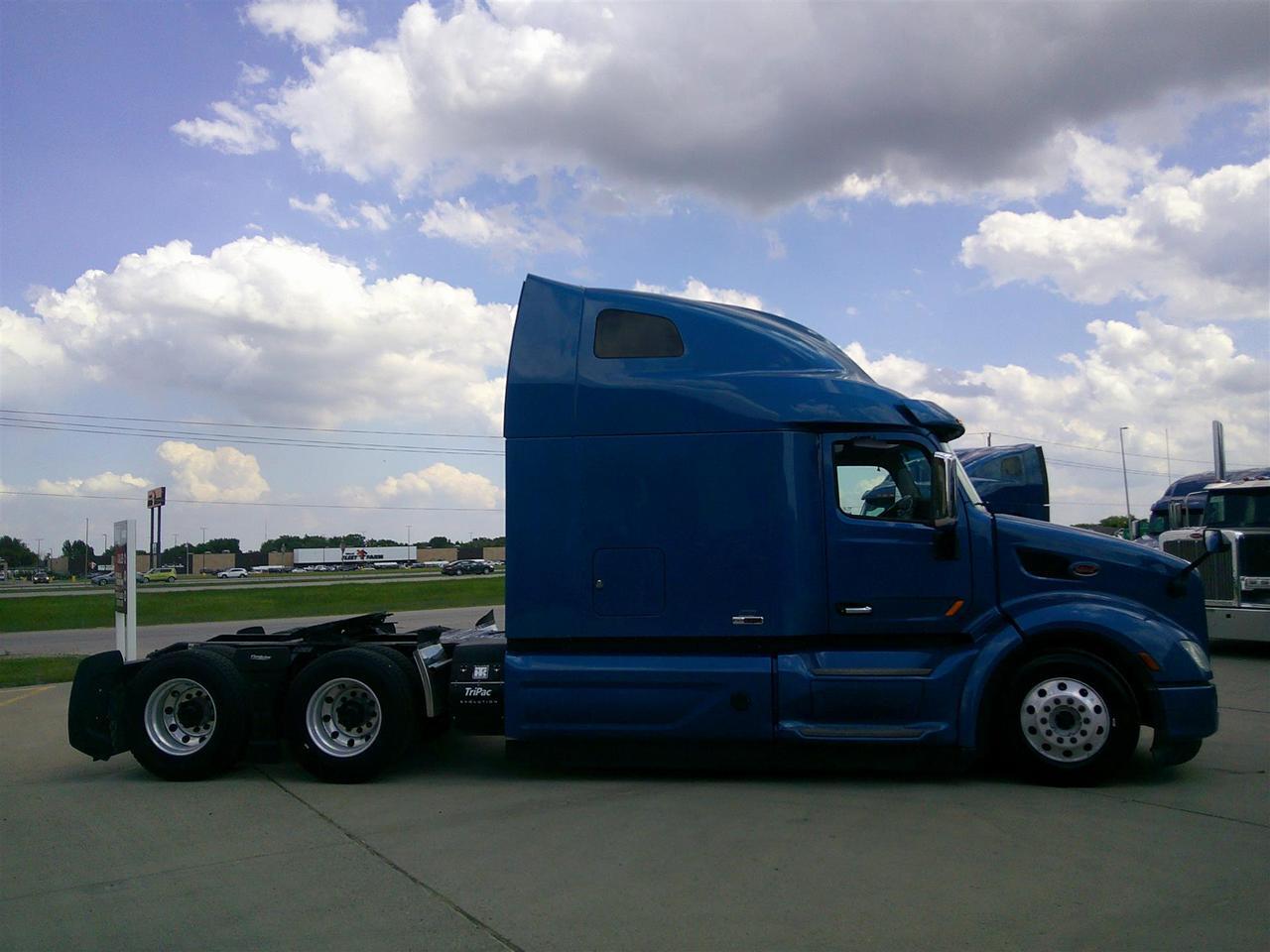 2020 Peterbilt 579 80" Ultraloft Eau Claire WI