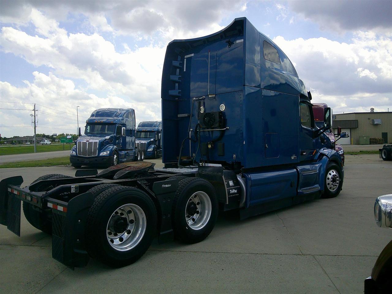 2020 Peterbilt 579 80" Ultraloft Eau Claire WI