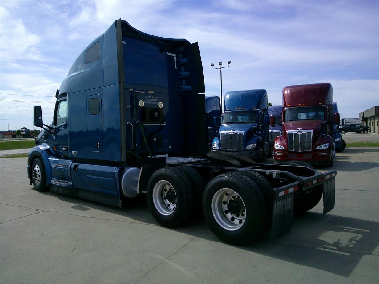 2020 Peterbilt 579 80" Ultraloft Rochester MN