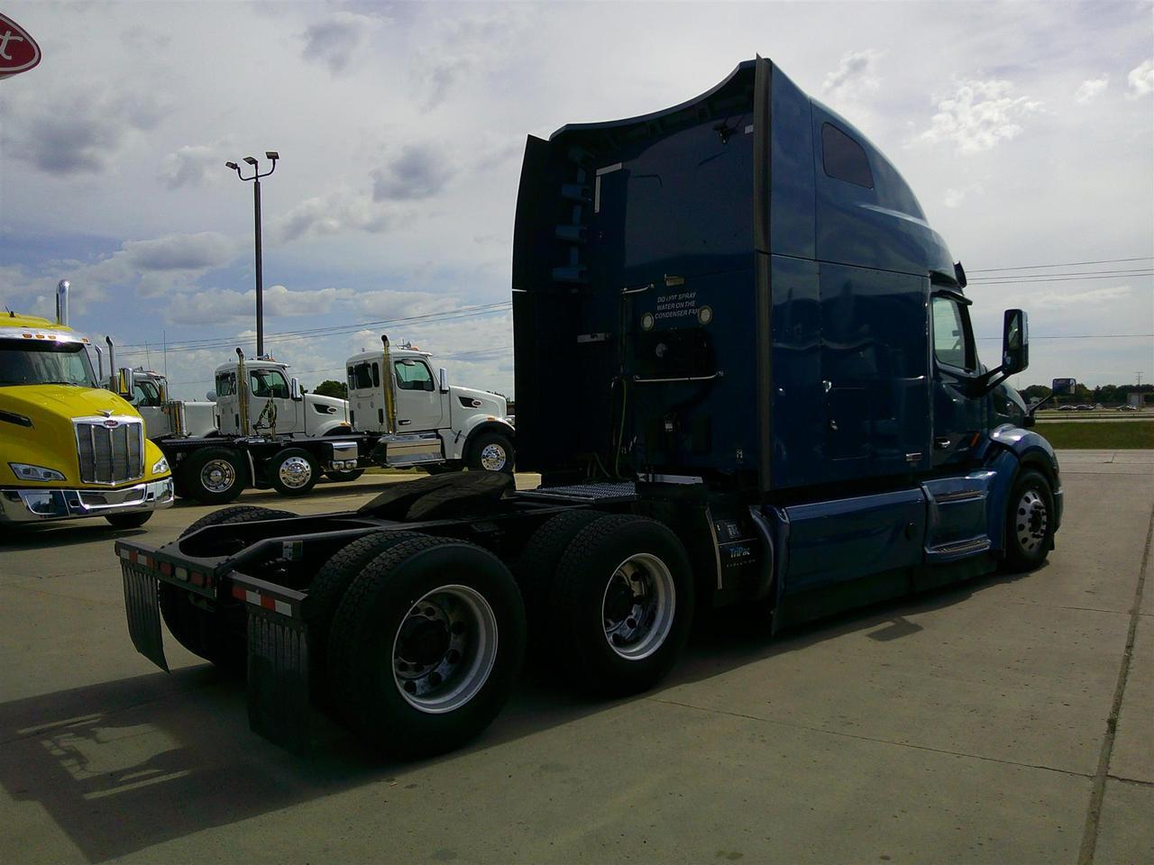 2020 Peterbilt 579 80" Ultraloft Rochester MN