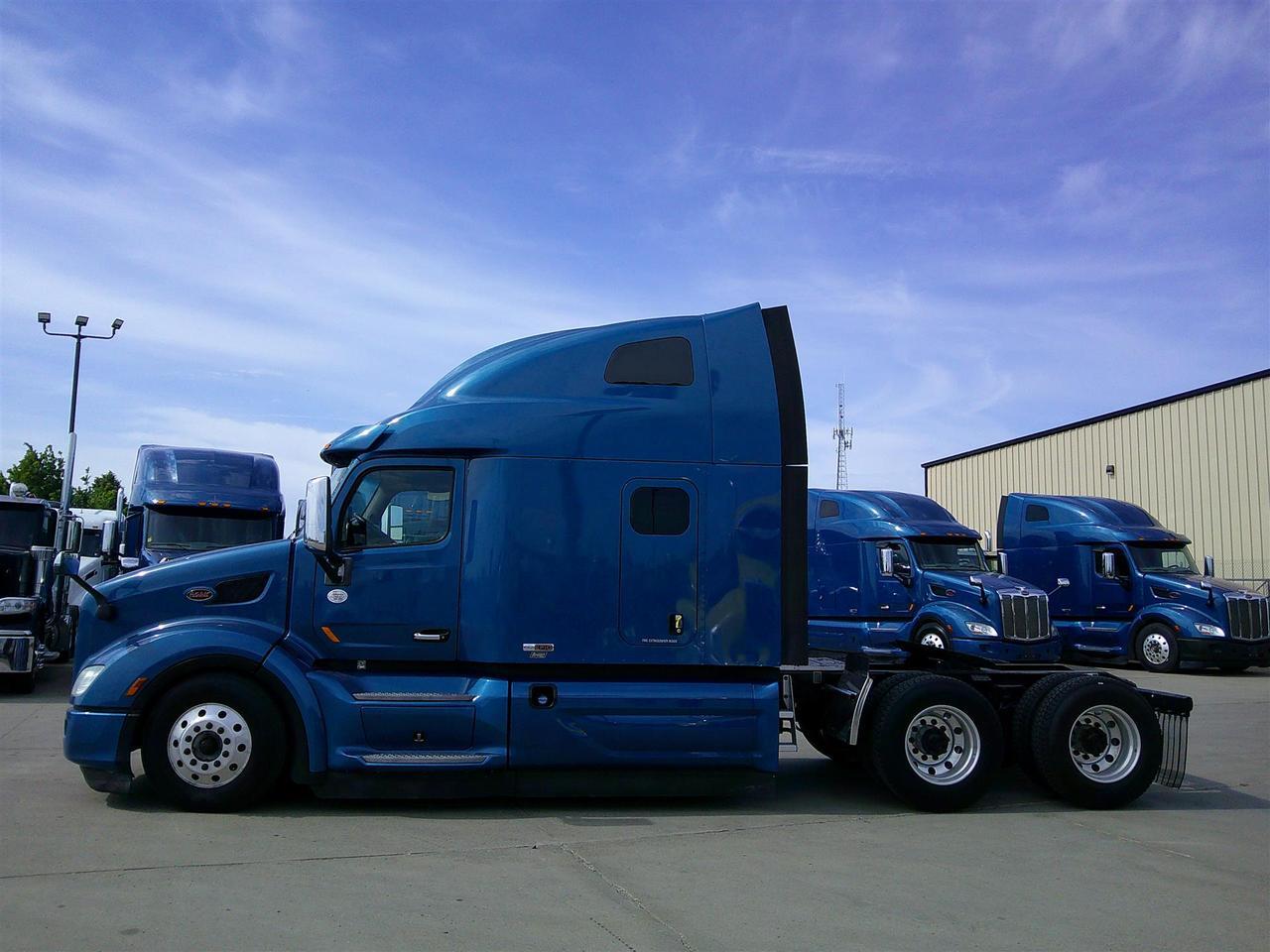 2020 Peterbilt 579 80" Ultraloft Rochester MN