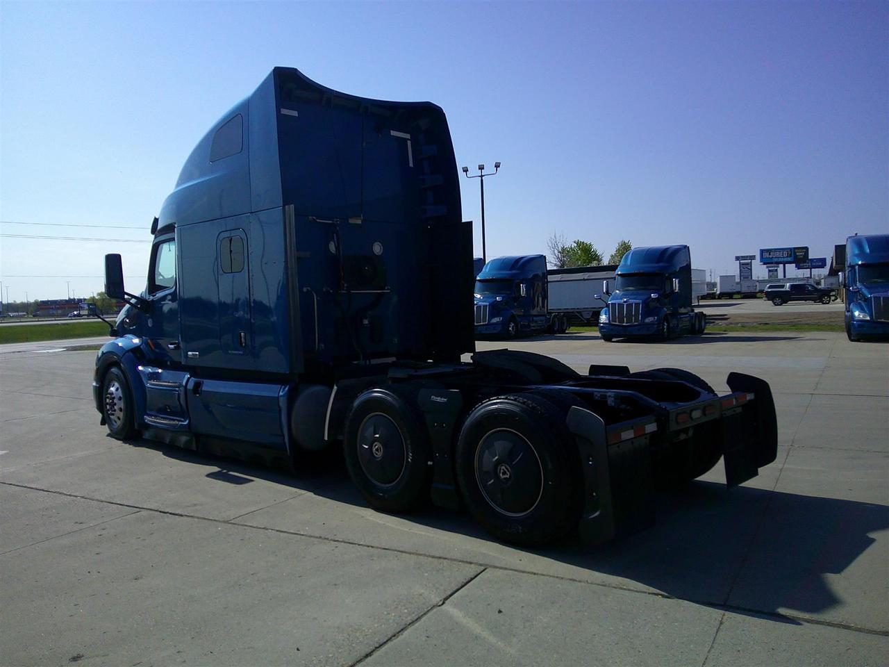 2020 Peterbilt 579 80" Ultraloft Rochester MN