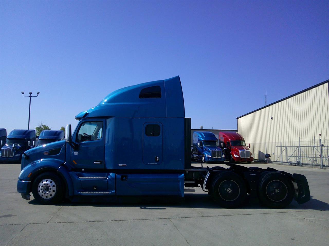 2020 Peterbilt 579 80" Ultraloft Rochester MN