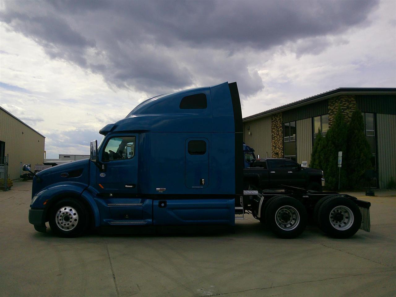 2020 Peterbilt 579 80" Ultraloft Rochester MN