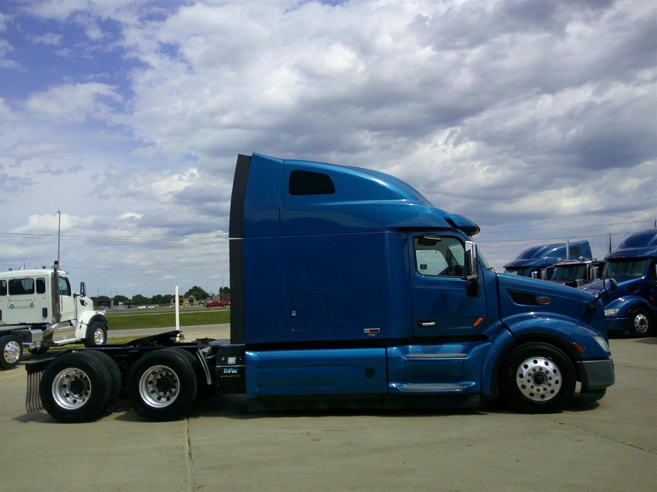 2020 Peterbilt 579 80" Ultraloft Rochester MN