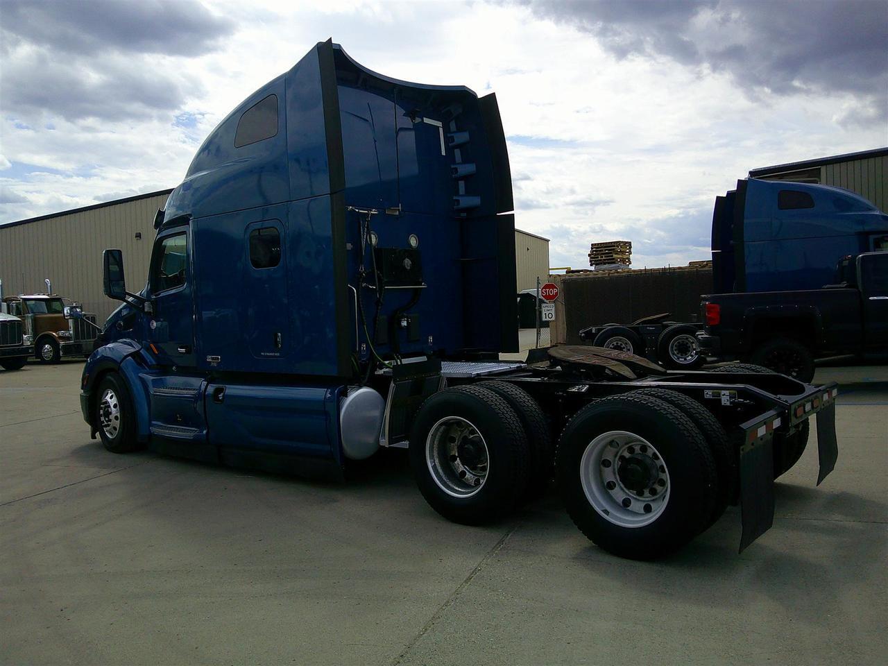 2020 Peterbilt 579 80" Ultraloft Rochester MN