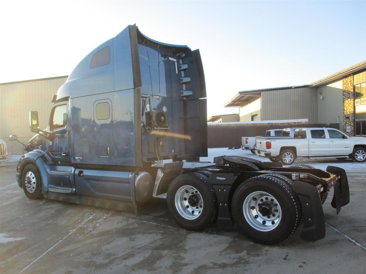 2020 Peterbilt 579 80" Ultraloft Fargo ND