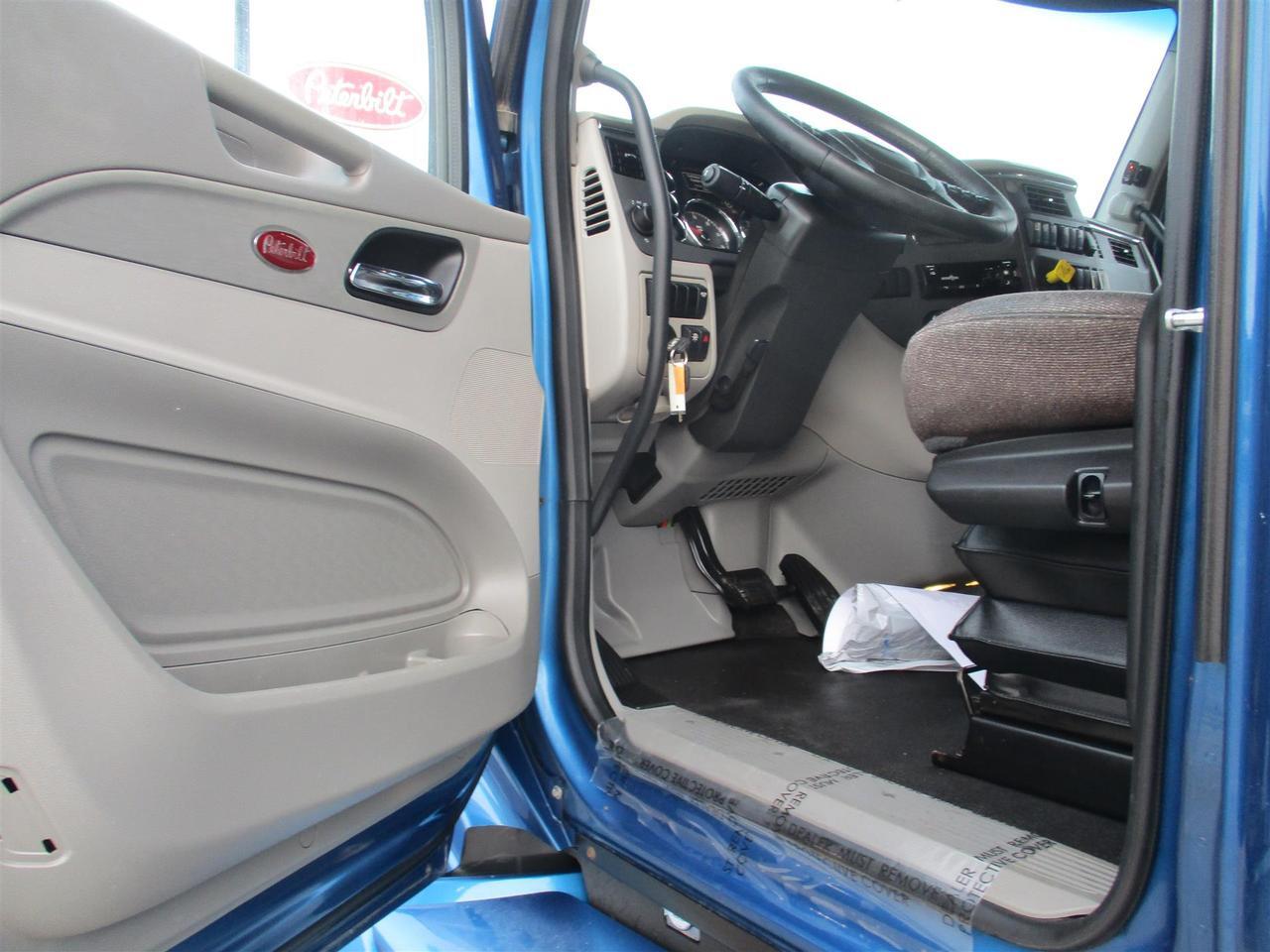 2020 Peterbilt 579 80" Ultraloft Fargo ND