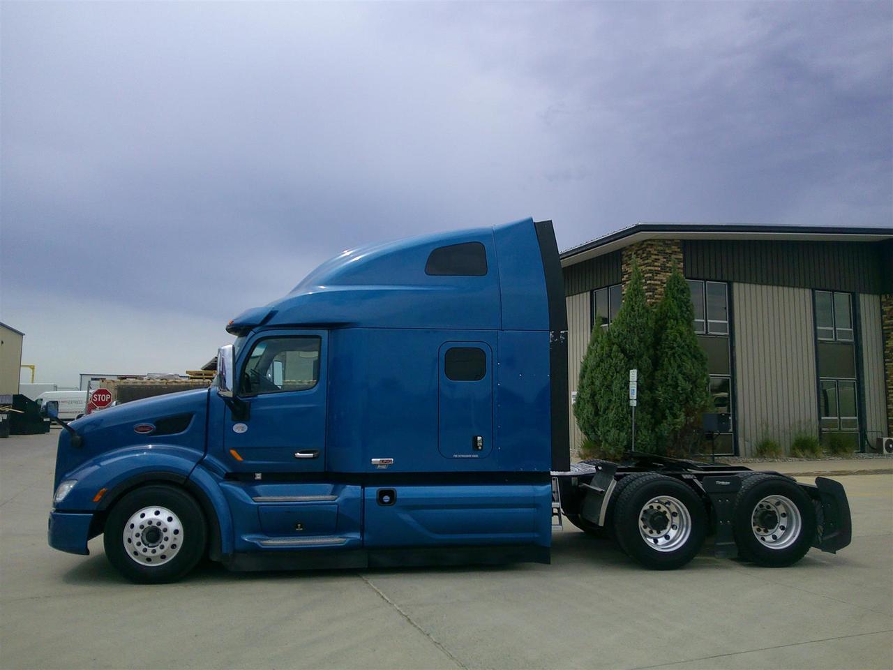 2020 Peterbilt 579 80" Ultraloft Fargo ND