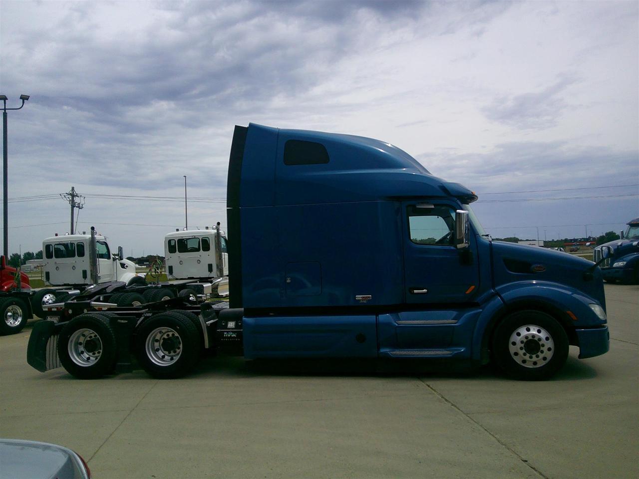 2020 Peterbilt 579 80" Ultraloft Fargo ND