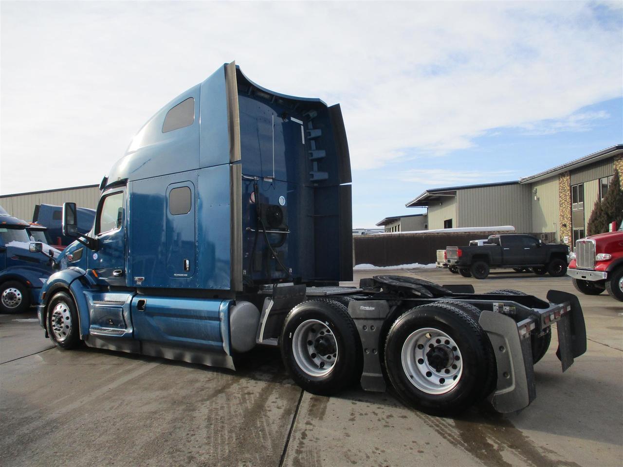 2020 Peterbilt 579 80" Ultraloft Fargo ND