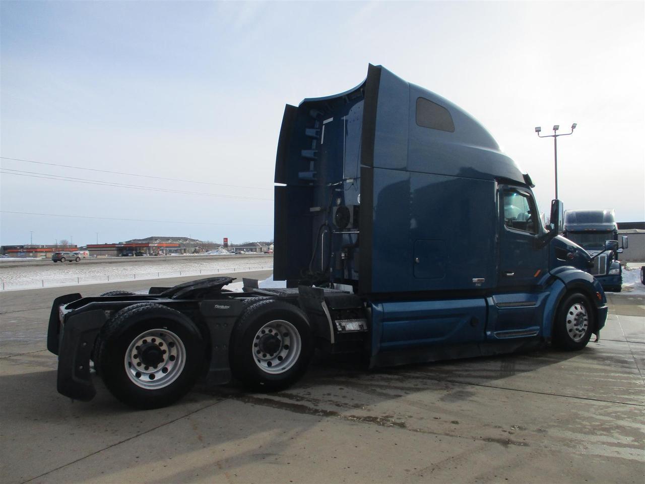 2020 Peterbilt 579 80" Ultraloft Fargo ND