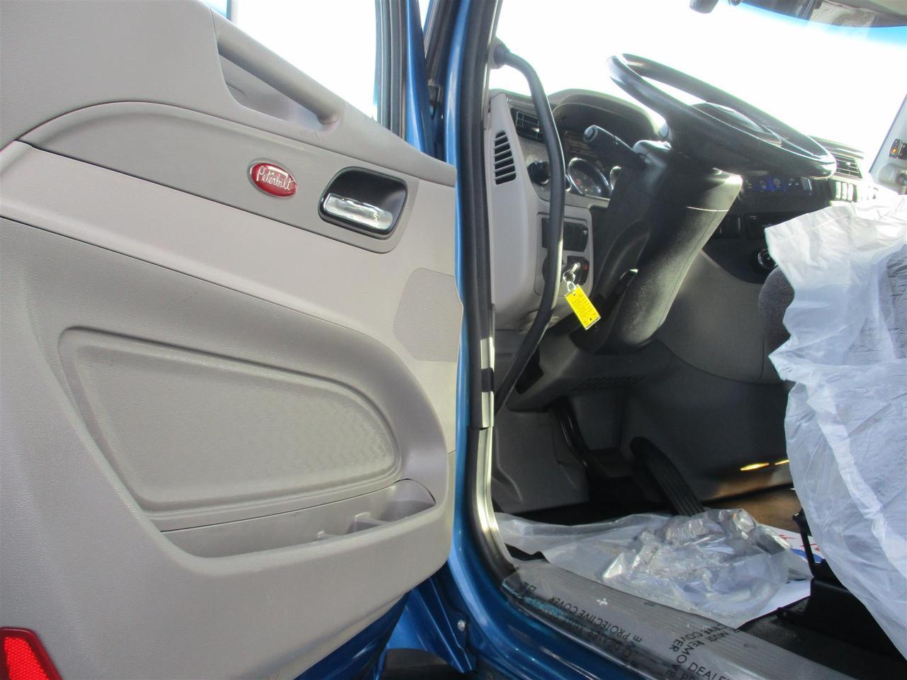 2020 Peterbilt 579 80" Ultraloft Fargo ND