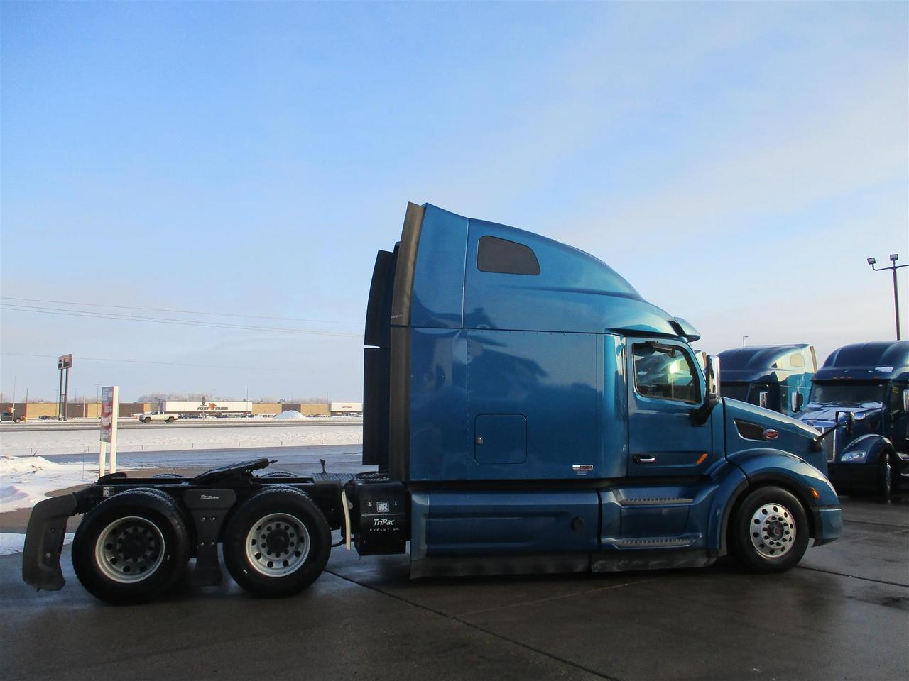 2020 Peterbilt 579 80" Ultraloft Fargo ND