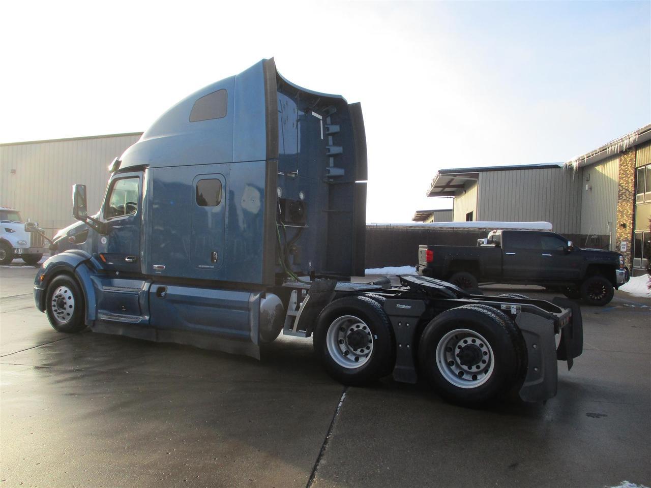 2020 Peterbilt 579 80" Ultraloft Fargo ND