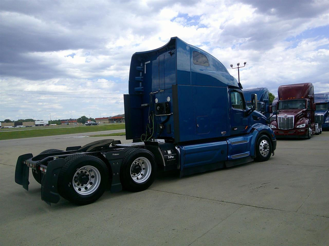 2020 Peterbilt 579 80" Ultraloft Fargo ND