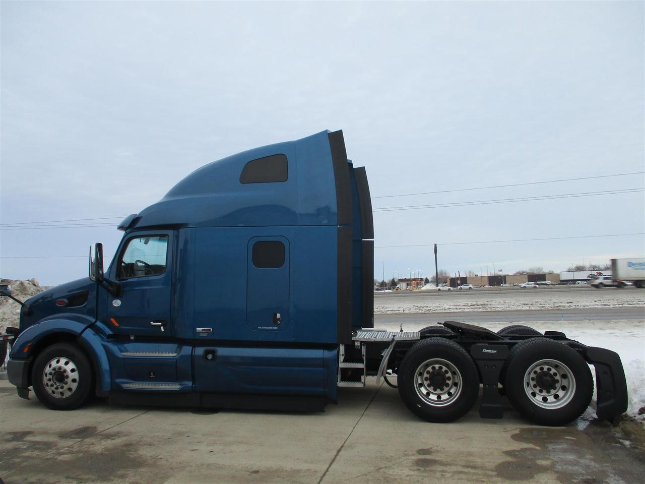 2020 Peterbilt 579 80" Ultraloft Fargo ND