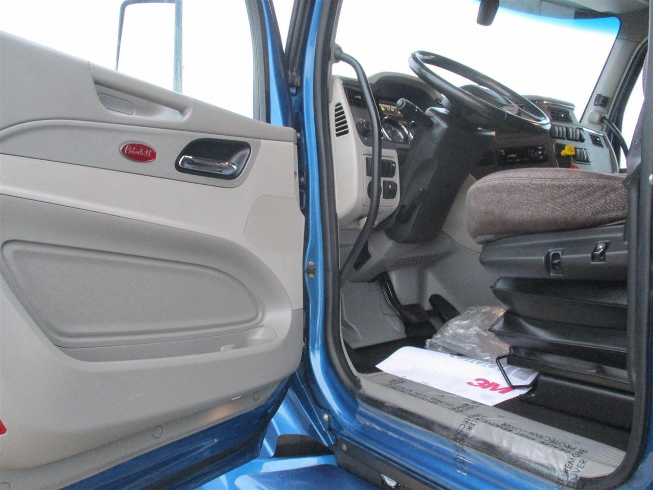 2020 Peterbilt 579 80" Ultraloft Fargo ND