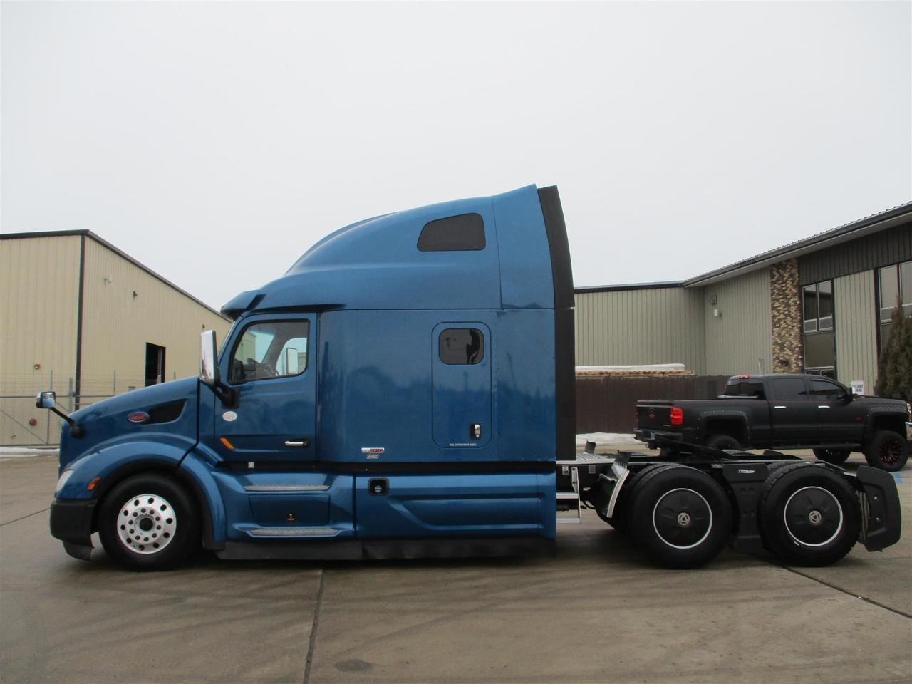 2020 Peterbilt 579 80" Ultraloft Fargo ND