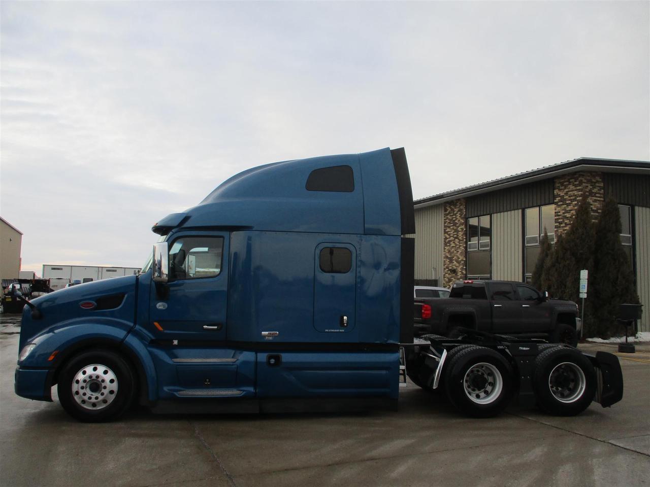 2020 Peterbilt 579 80" Ultraloft Fargo ND