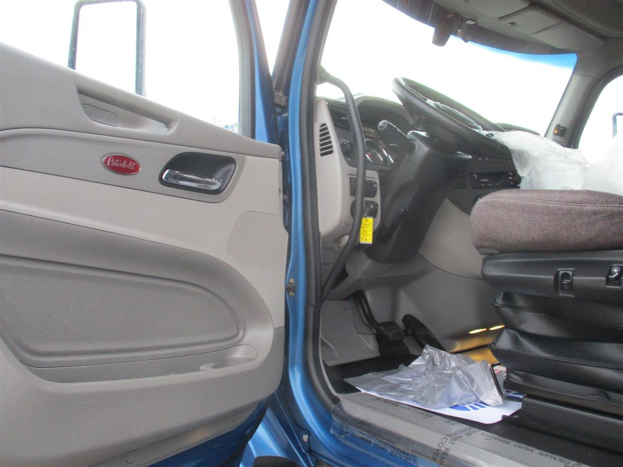 2020 Peterbilt 579 80" Ultraloft Fargo ND