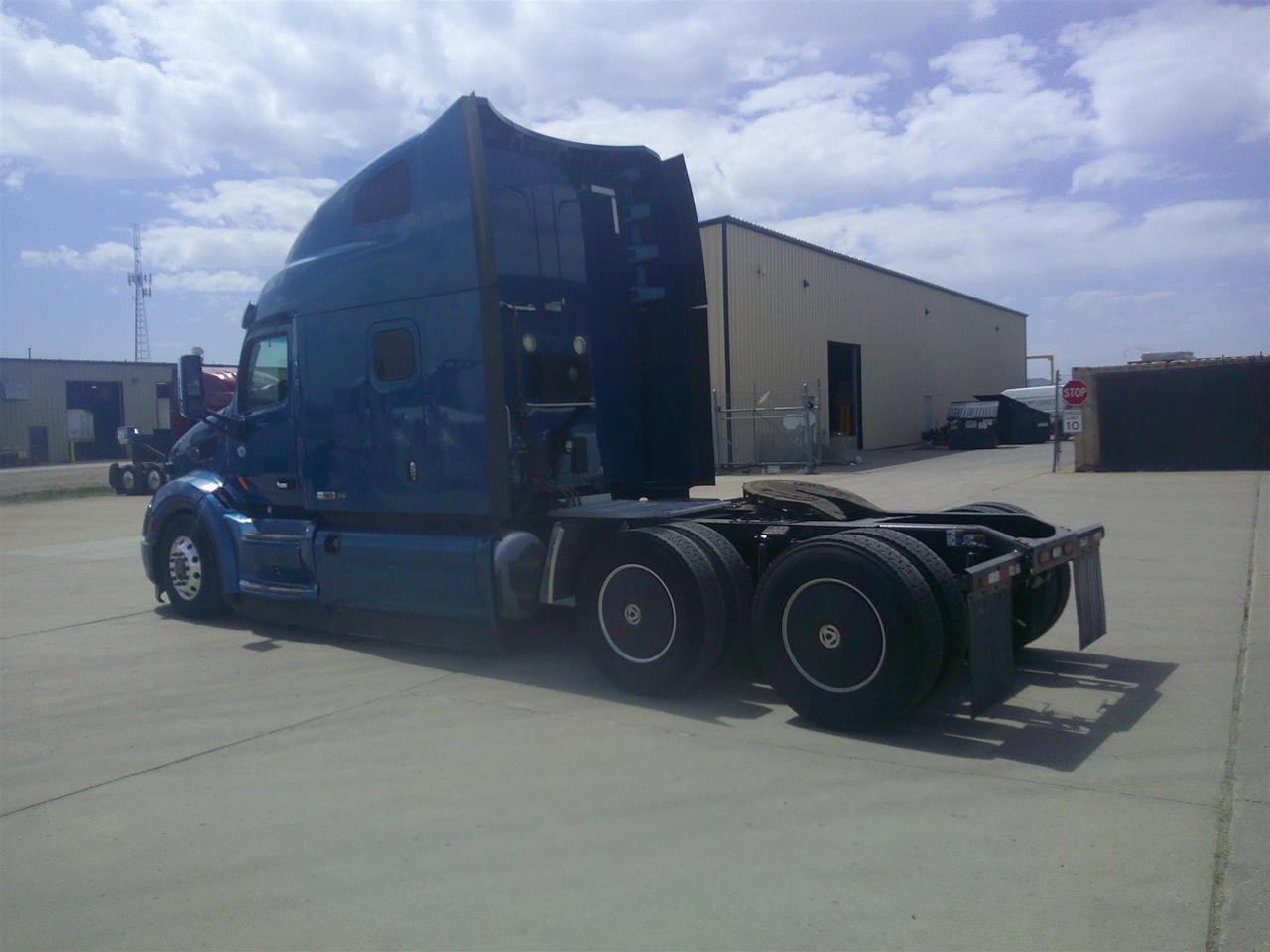 2020 Peterbilt 579 in Fargo, ND — photo 5