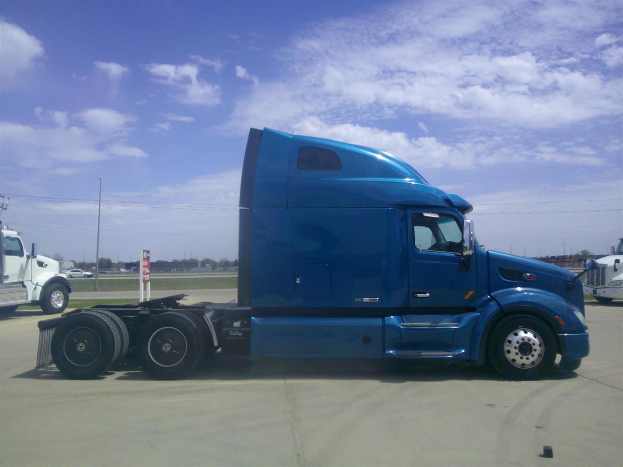 2020 Peterbilt 579 in Fargo, ND — photo 4