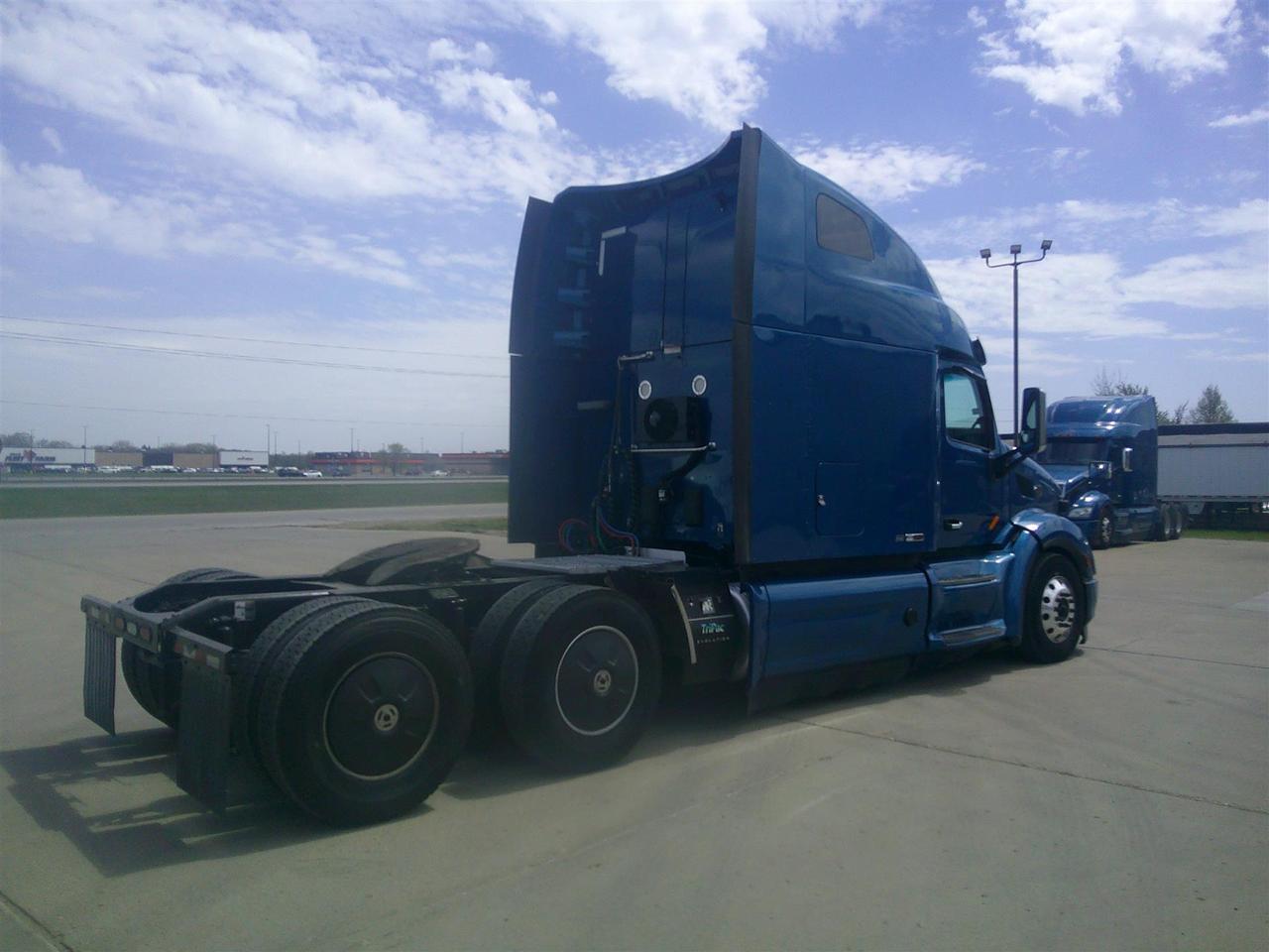 2020 Peterbilt 579 in Fargo, ND — photo 7