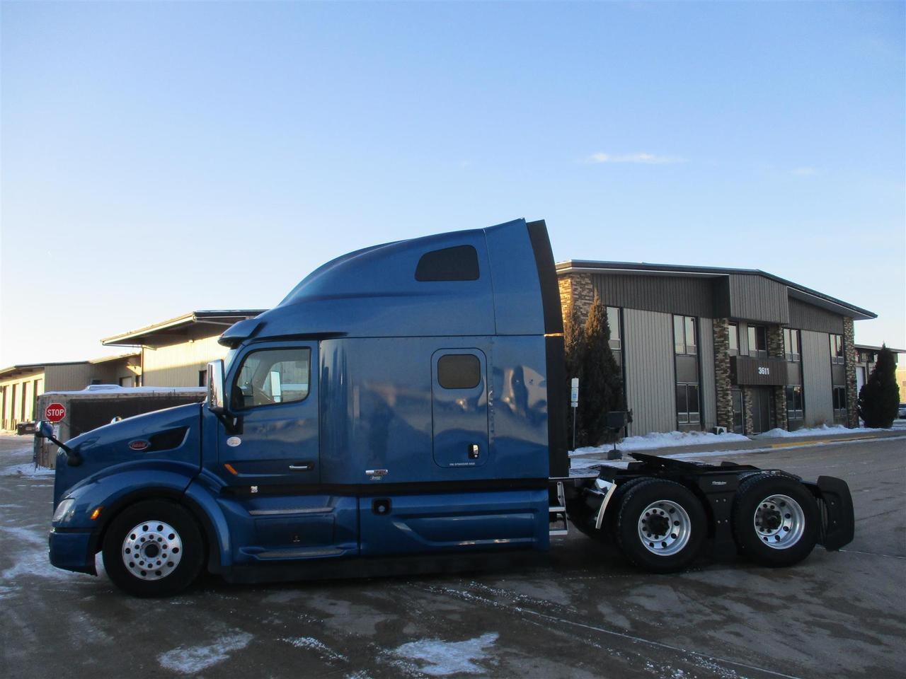 2020 Peterbilt 579 80" Ultraloft South St. Paul MN