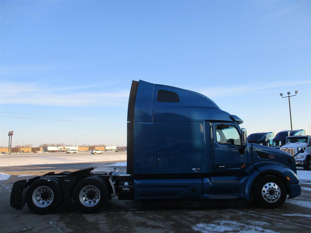 2020 Peterbilt 579 80" Ultraloft South St. Paul MN