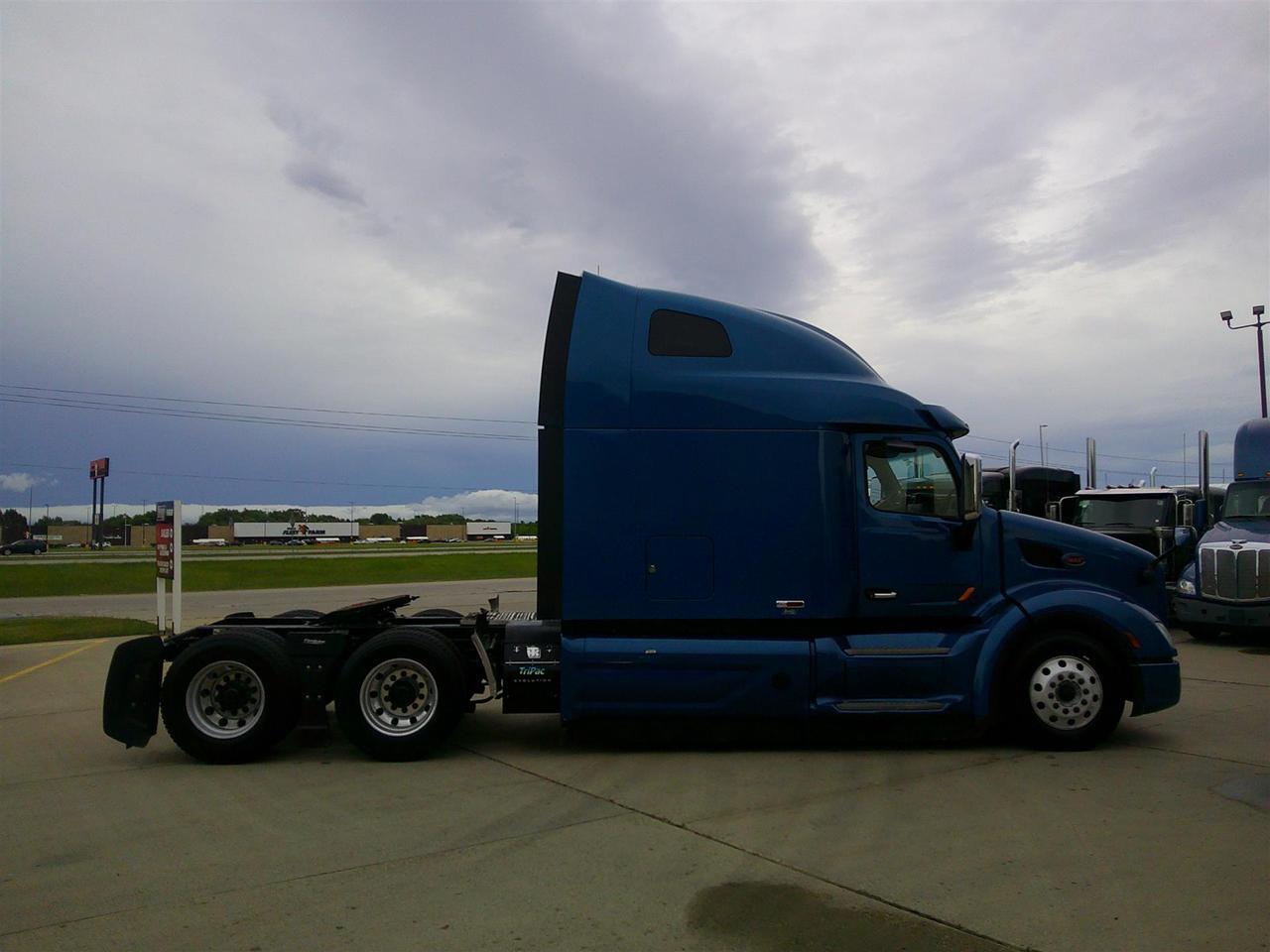 2020 Peterbilt 579 in South St. Paul, MN — photo 4