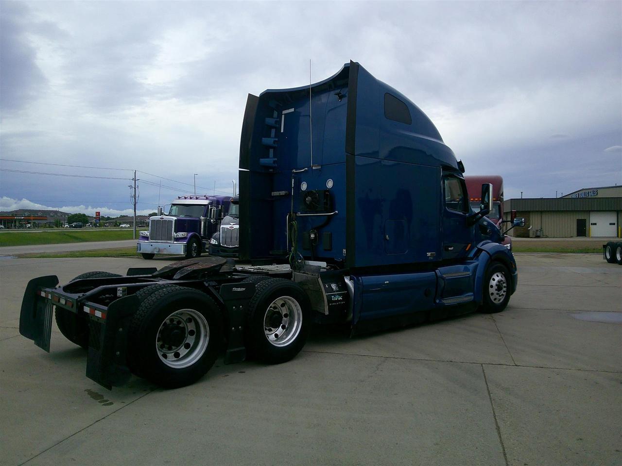 2020 Peterbilt 579 in South St. Paul, MN — photo 7