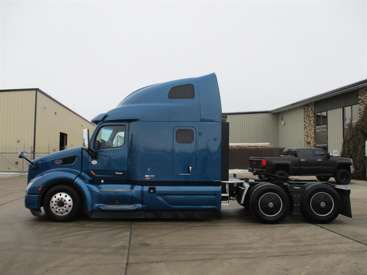 2020 Peterbilt 579 80" Ultraloft South St. Paul MN