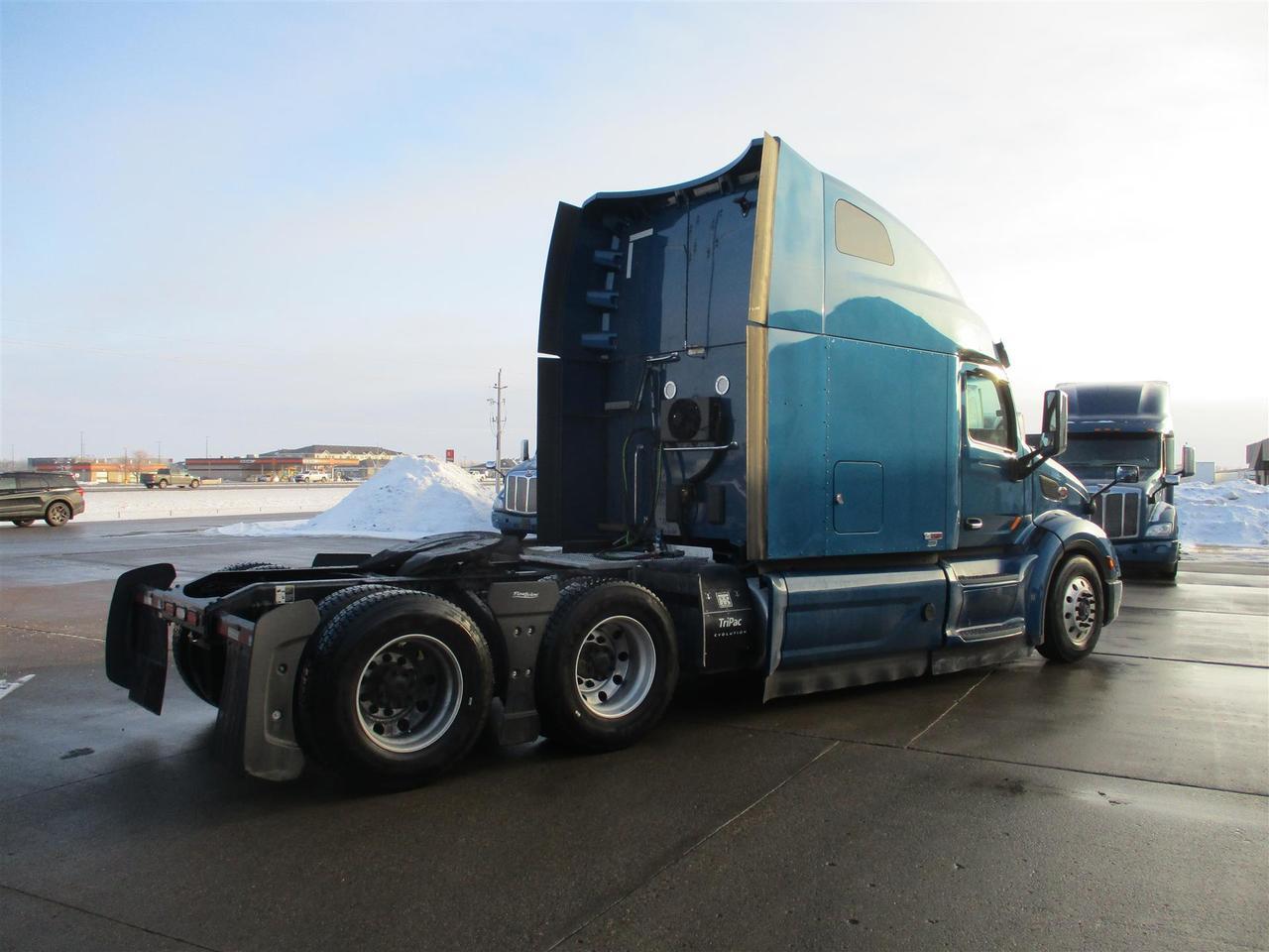 2020 Peterbilt 579 80" Ultraloft South St. Paul MN