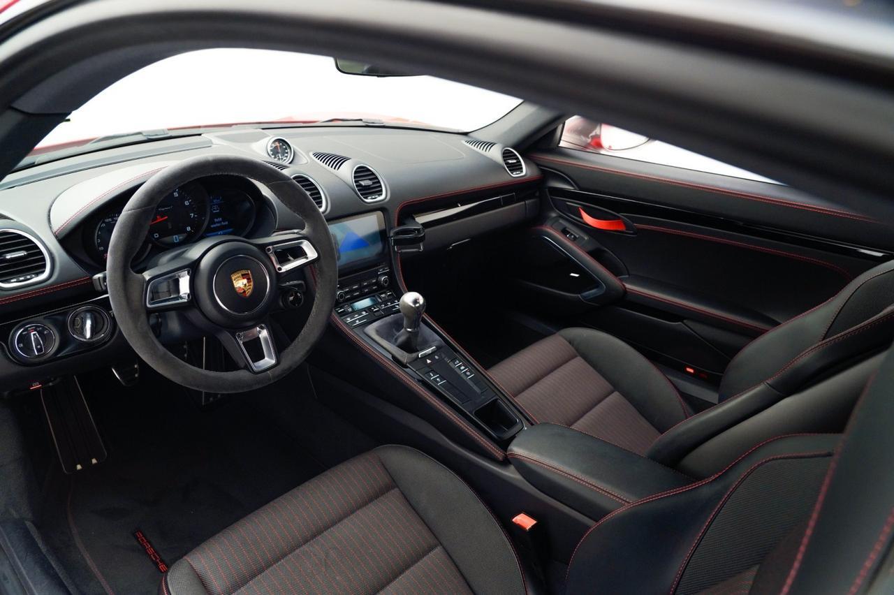 2020 Porsche Cayman T photo 4